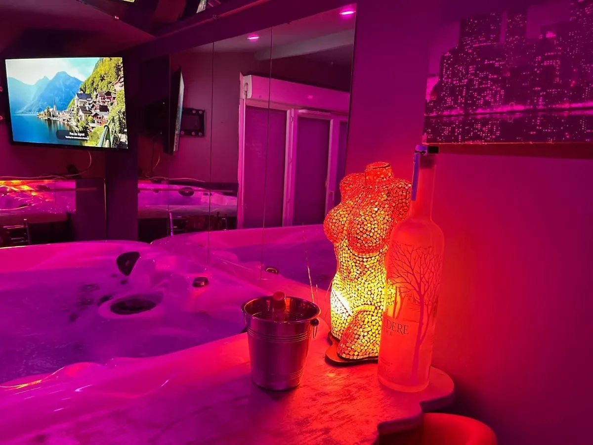 Bed & Breakfast Love Room Rooftop Jacuzzi Marseille